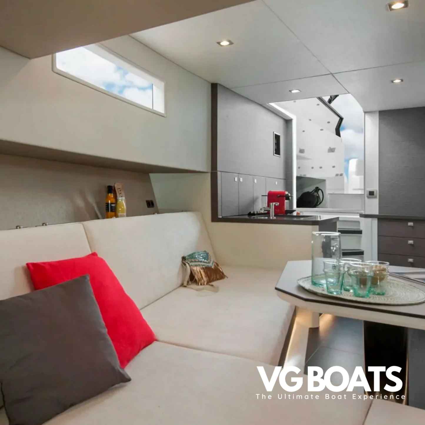 VANQUISH VQ45 WIT - Jachten Ibiza