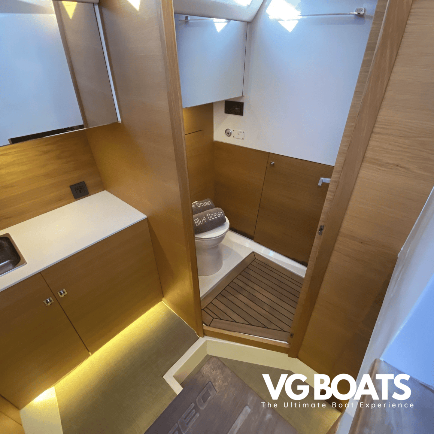DE ANTONIO D34 - Yachts Ibiza, Toilet View