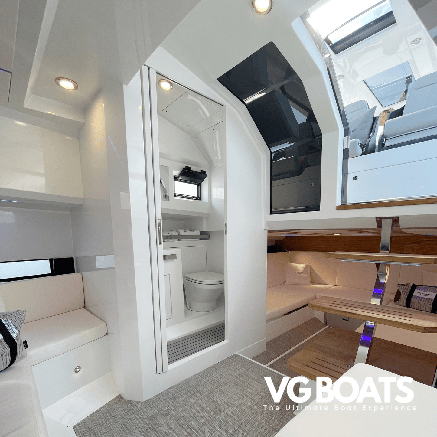 DE ANTONIO D36 - Yachts Ibiza, Toilet View