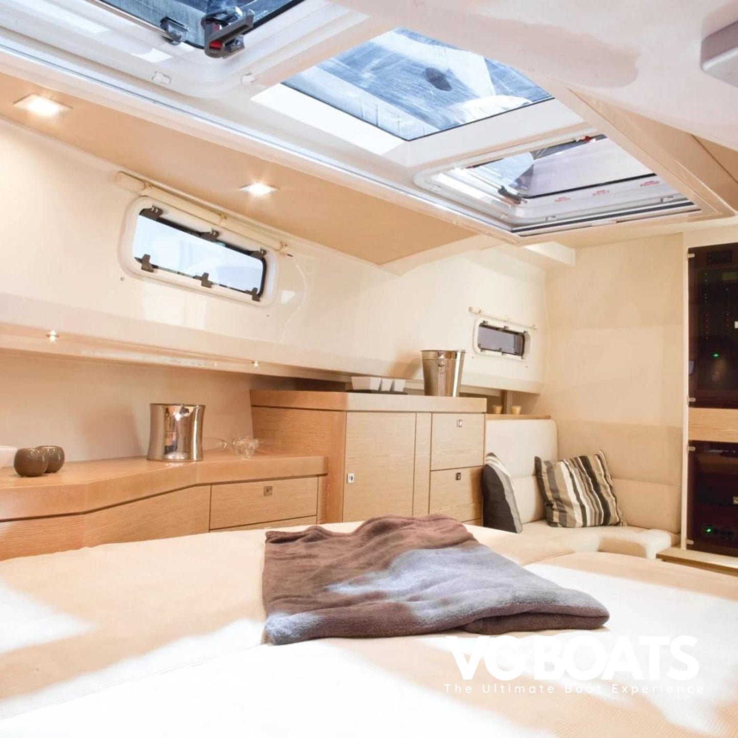 FJORD 40 - Yachts Ibiza, Bedroom View