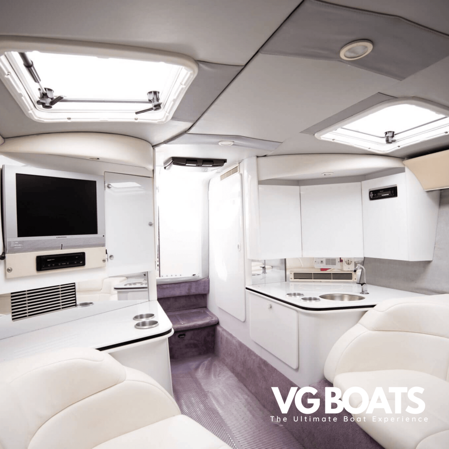 FORMULA 38 - Yachts Ibiza, Cabin View
