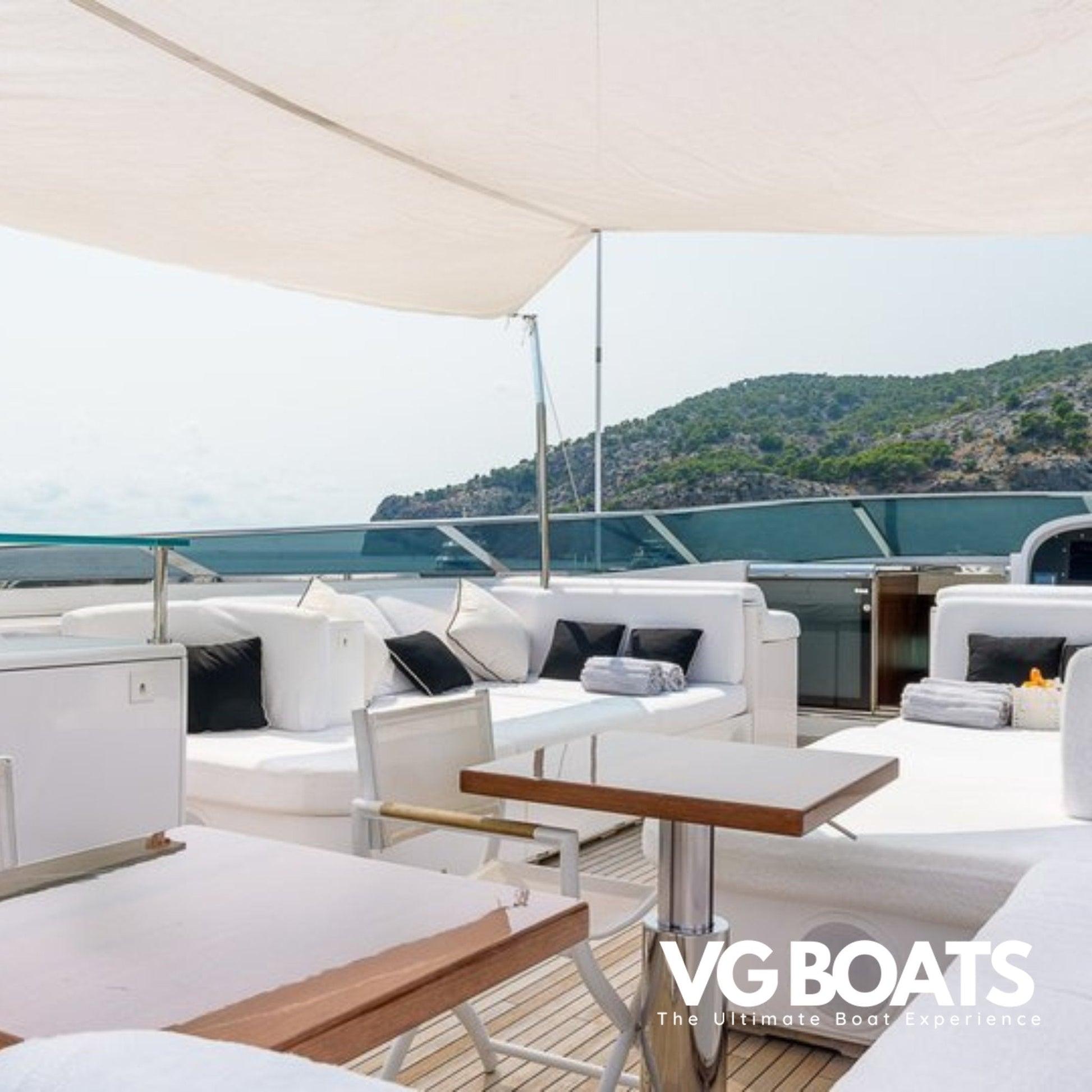 LEOPARD 151 - Yachts Ibiza, Living Area View
