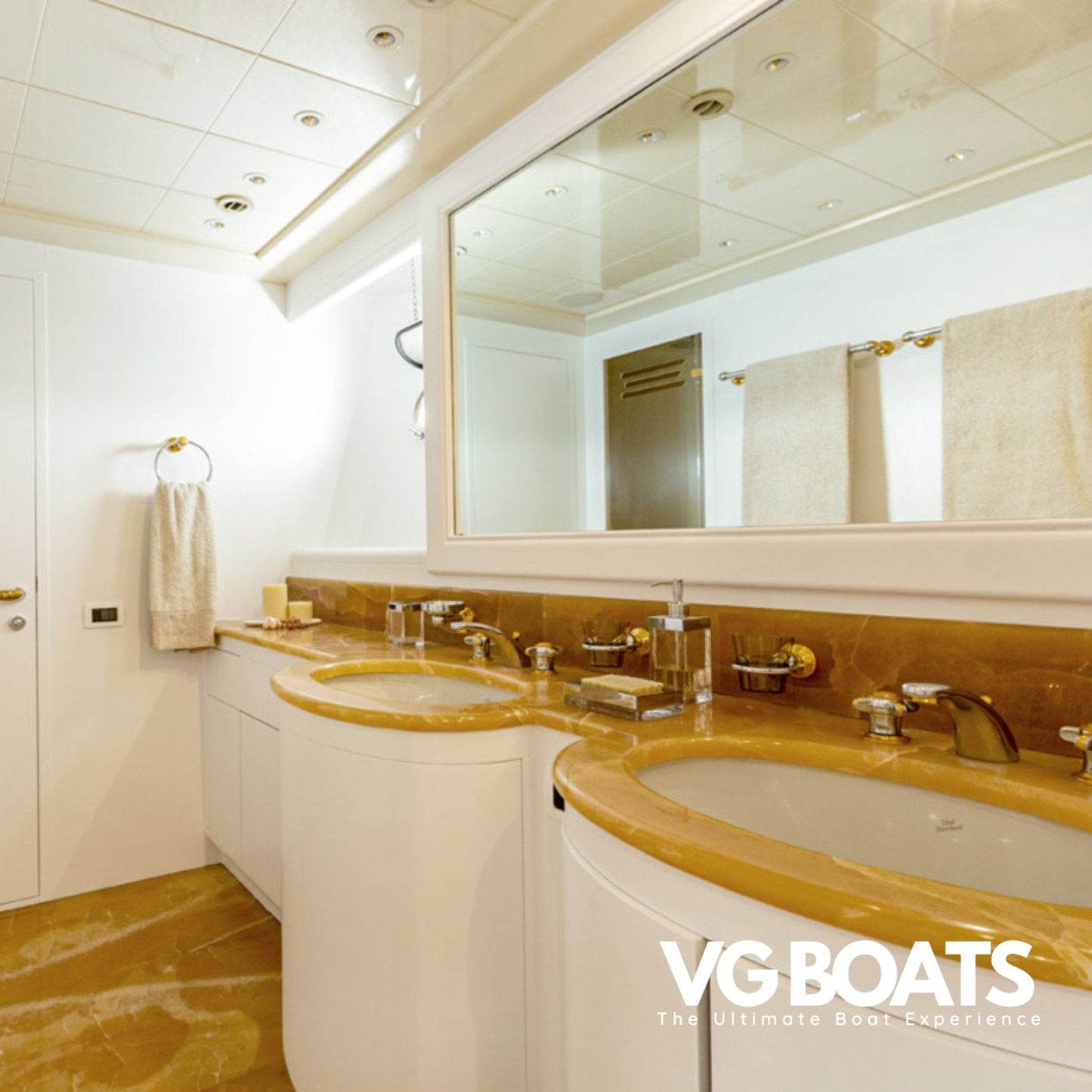 MANGUSTA 108 - Yachts Ibiza, Bathroom Area View
