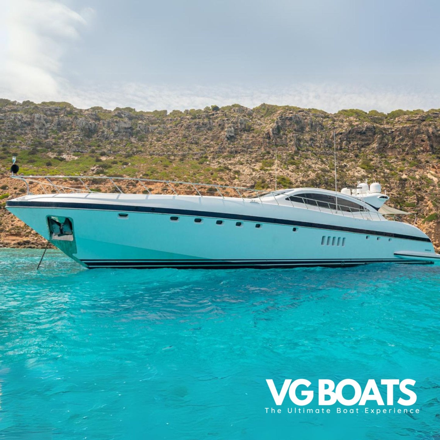 MANGUSTA 108 - Yachts Ibiza, Front Left Side View