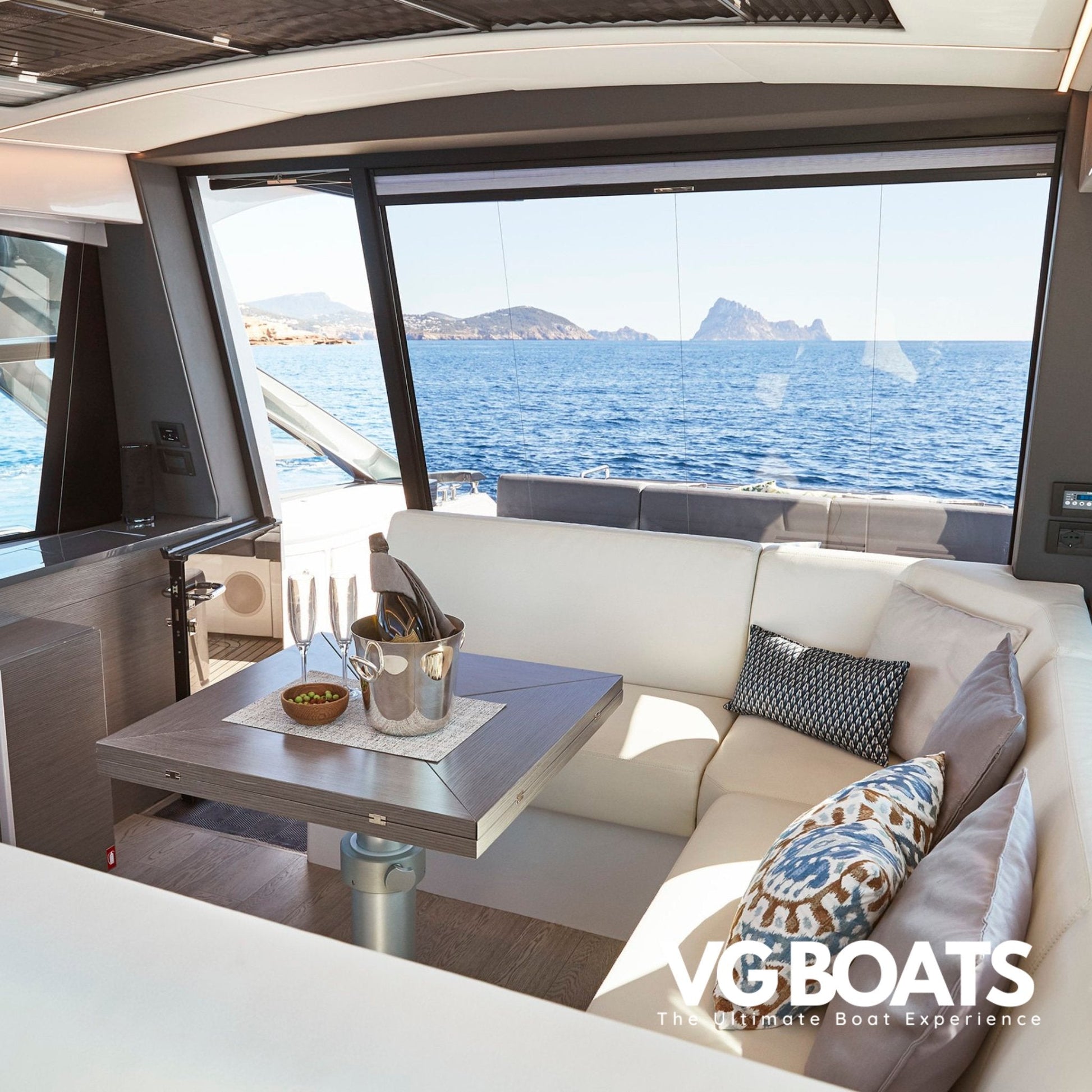 PERSHING 5X - Yachts Ibiza, Living Room View