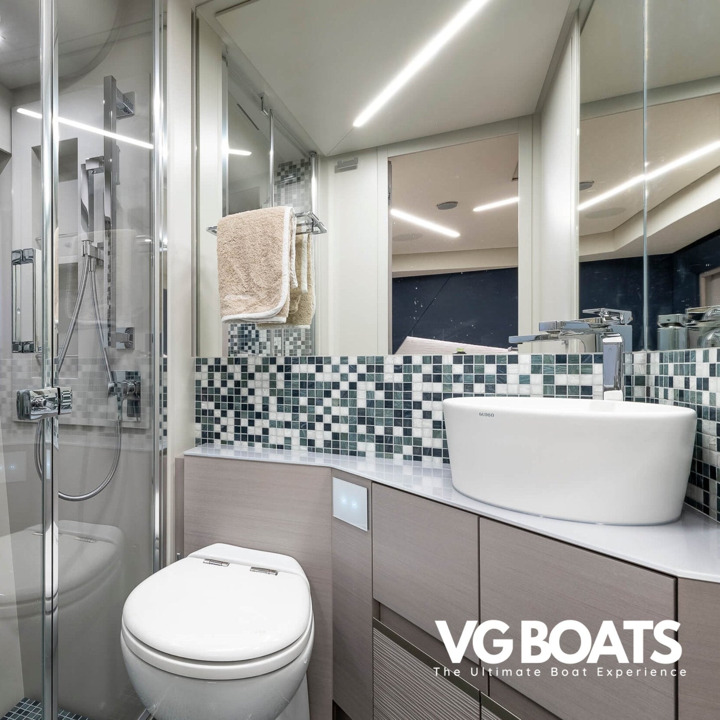 PERSHING 7X - Yachts Ibiza, Bathroom View