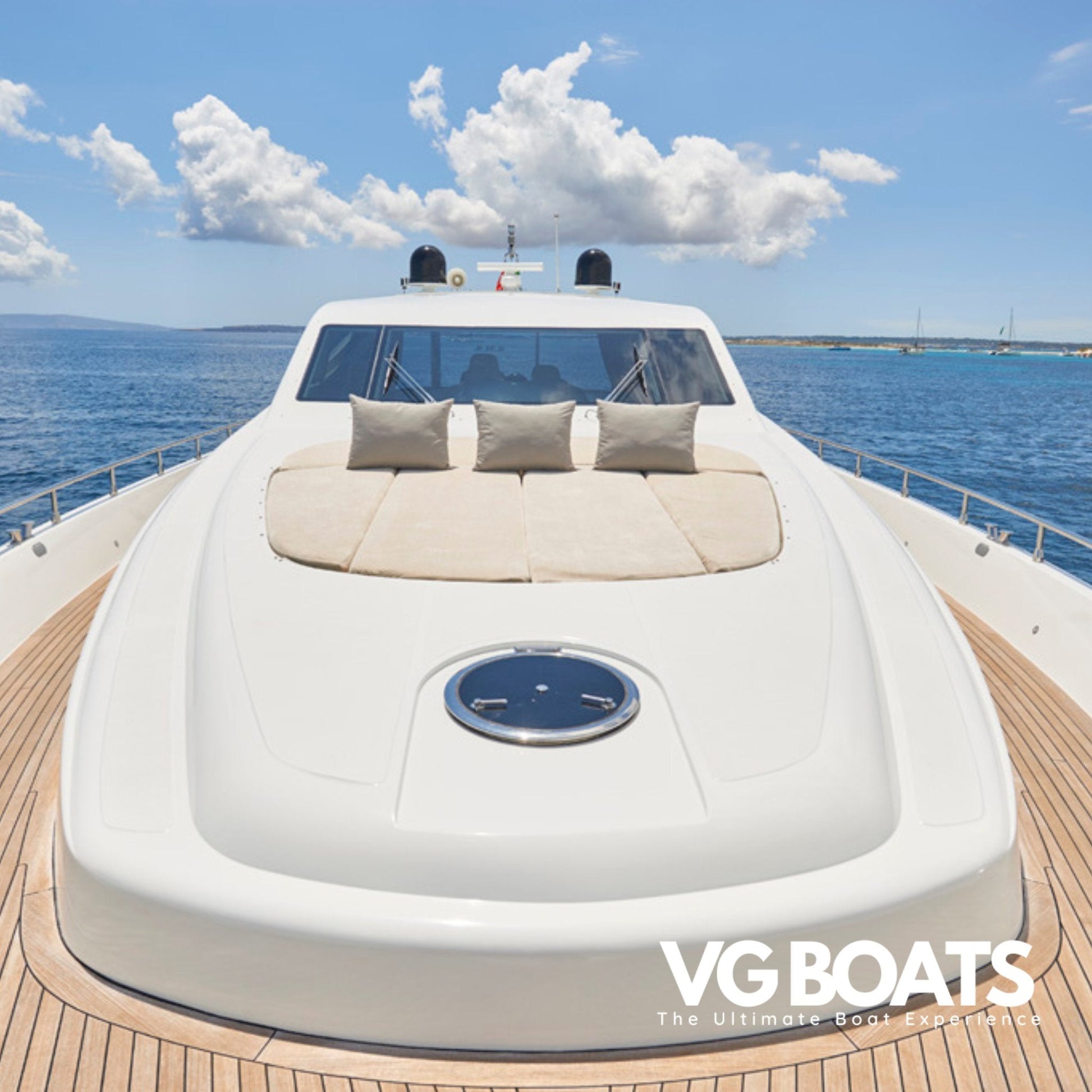 ALFAMARINE 78 - Yachts Ibiza, Front Inside View