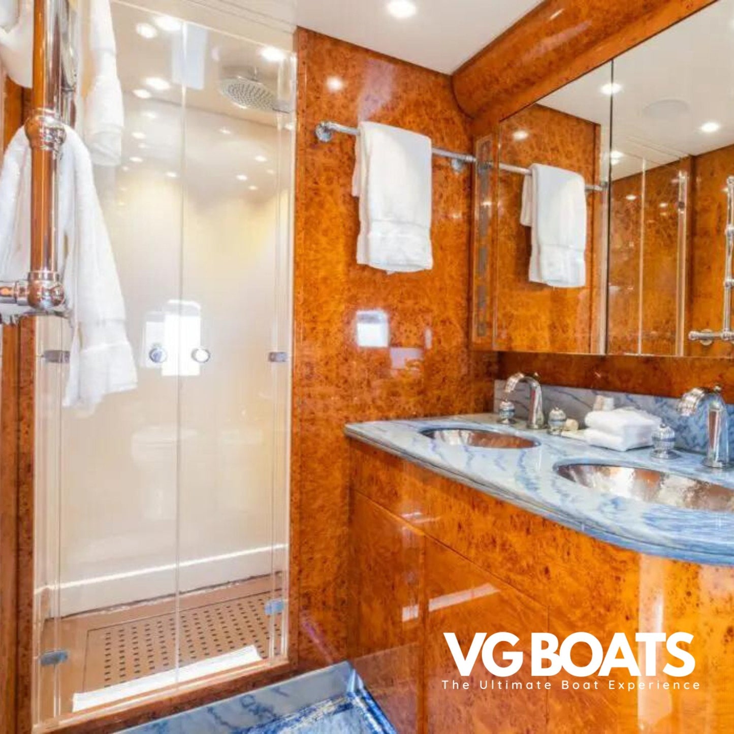 LEOPARD 27 - Yachts Ibiza, Bathroom View