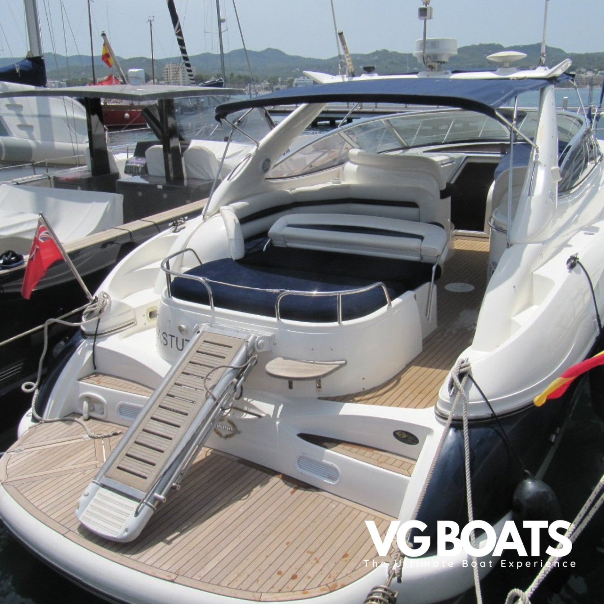 SUNSEEKER CAMARGUE 47 - Yachts Ibiza, Back Side View