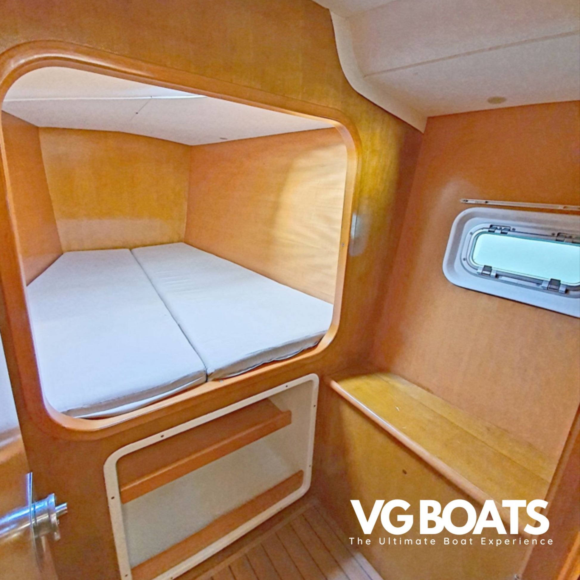 LAGOON 380 - VG BOATS | The Ultimate Boat Experience