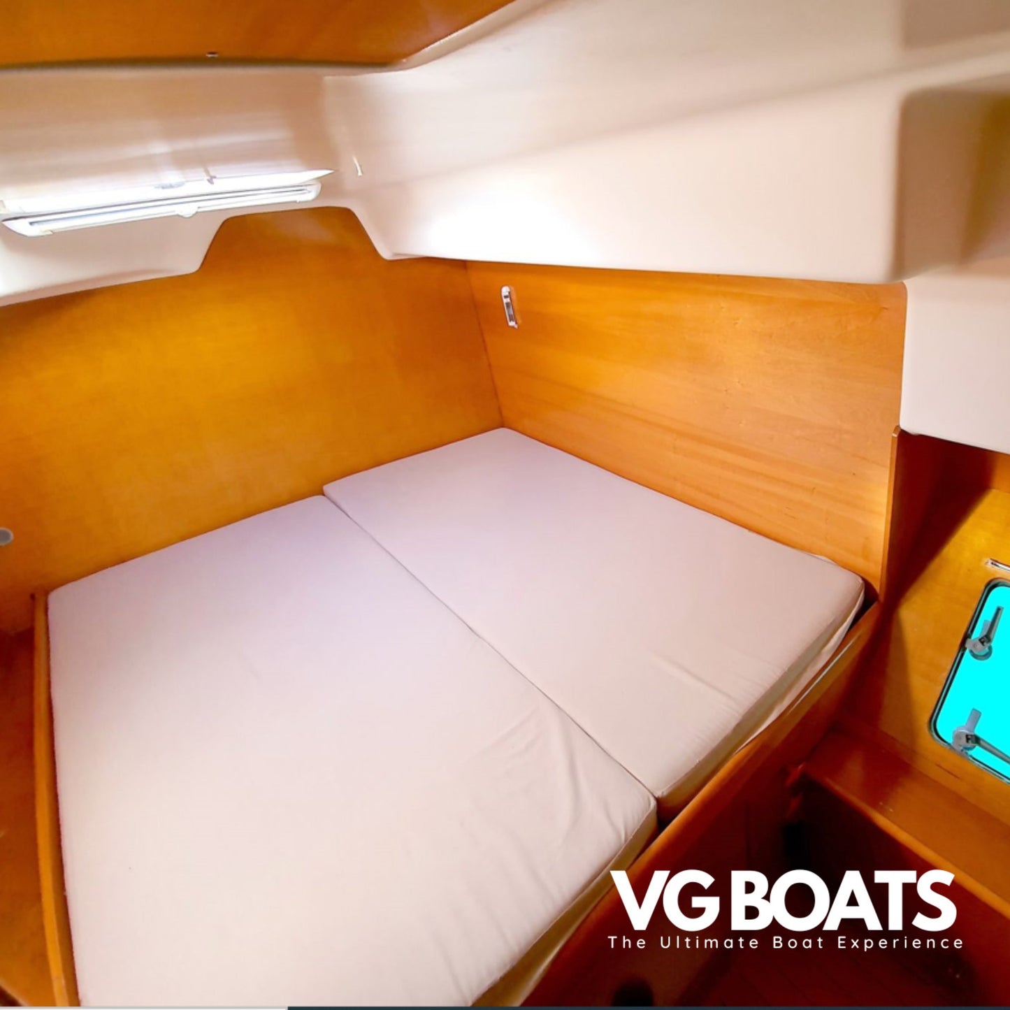 LAGOON 380 - VG BOATS | The Ultimate Boat Experience